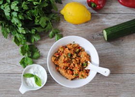 Kuskus šalát s mätovo-jogurtovou omáčkou